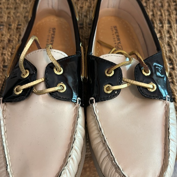 Sperry women’s pearlescent Cream black patent Leather top sider lace 8.5 loafers - Picture 12 of 14